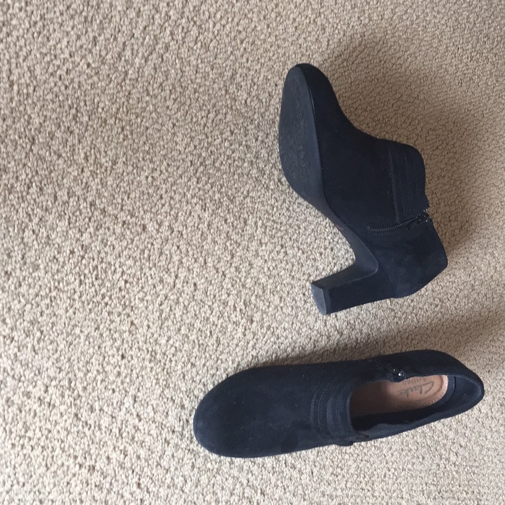 Clark’s Artisan shoe-boots. High heel.